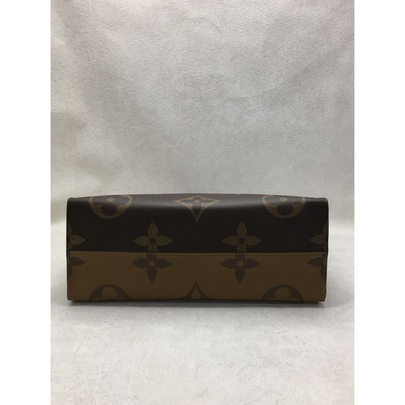 Louis Vuitton Onthego Monogram Shoulder Bag - Picture 3 of 6